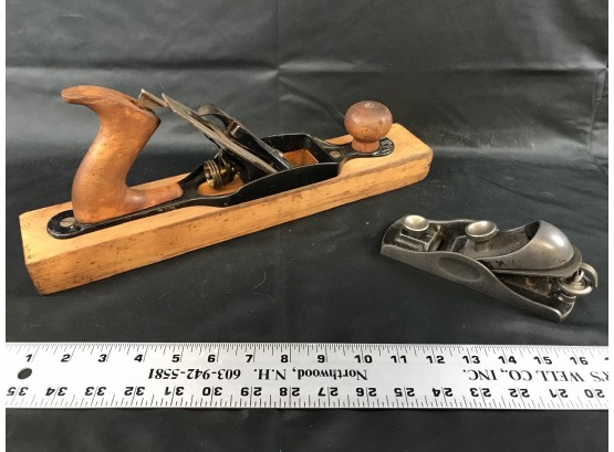 Large Stanley No 26 Bailey Wooden Plane And Smaller Metal Plane