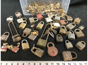 Large Lot Of Various Vintage Padlocks And Numerous Keys