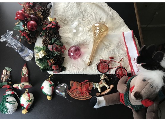 Assorted Christmas Decorations Lot O