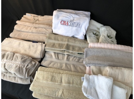 Large Lot Of Neutral And White Colored Towels, Washcloths.