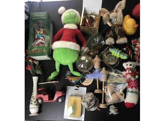 Assorted Christmas Decorations Lot A