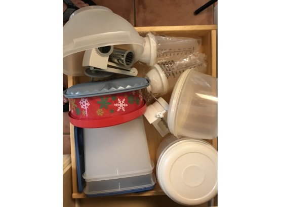 Cheese Grater/Tupperware Rubbermaid Plastic Containers