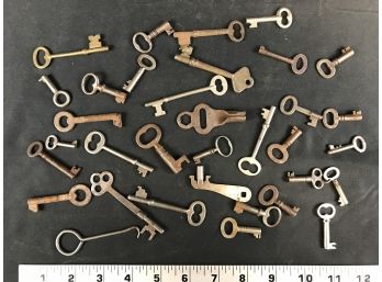 Lot Of Antique Skeleton Keys Lot 1