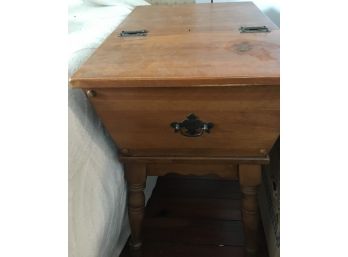 Maple Early American Style Side Table