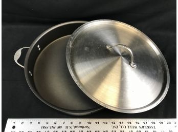 Large Round 7 Quart Nonstick Calphalon Pan With Lid, Very Nice Condition