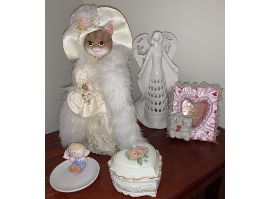Decorative ItemsClothing Cover Jewelry Case Teddy Bear Picture Frame, Angel Lamp, Dressed Mouse. Good Conditio