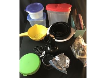 Assorted Kitchen Plasticware/Small Appliances