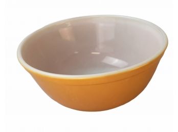 Orange 2 1/2 Quart Pyrex Bowl