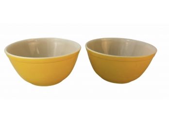 Pair Pyrex 1 1/2 Qt Yellow Bowls