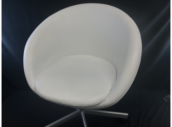 White Modern Office Chair In Great Condition, Adjustable Height