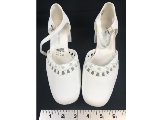 Women’s White Shoes Size 6