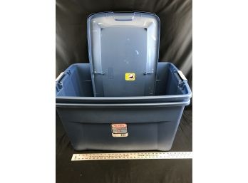 2 Sterilite Large 35 Gallon Totes With Lids