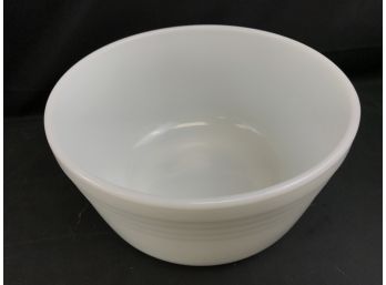 Hamilton Beach White Pyrex Mixing Bowl, 8.75 Inches