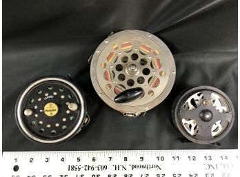 3 Vintage Fishing Reels, Pflueger Sal-trout 1558, 1554, Medalist 1598 RC, See Pics, Lot A