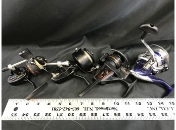 4 Vintage Fishing Reels Mitchell, Zebco, Daiwa, See Pics, Lot F