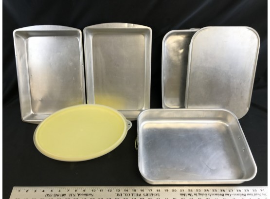 4 Aluminum Baking Pans And One Lid, Yellow Jell-O Mold