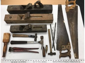 Large Lot Of Antique And Vintage Wood Working Tools, Wooden Planes, Disston  Handsaws, Hammer, Plumbob