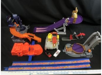 Hot Wheels Drag Racing Pieces With  Battery Launcher, Works