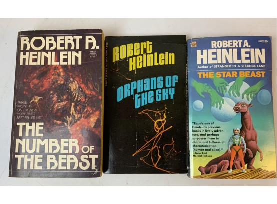 3 Robert A Heinlein Sci Fi Paperbacks