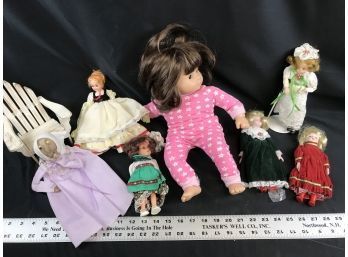 7 Dolls With Chair
