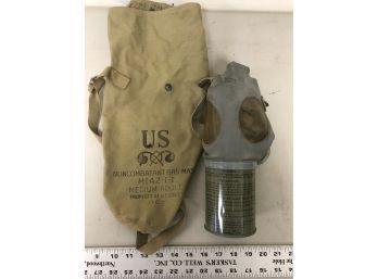 US Noncombatant Gas Mask With Bag