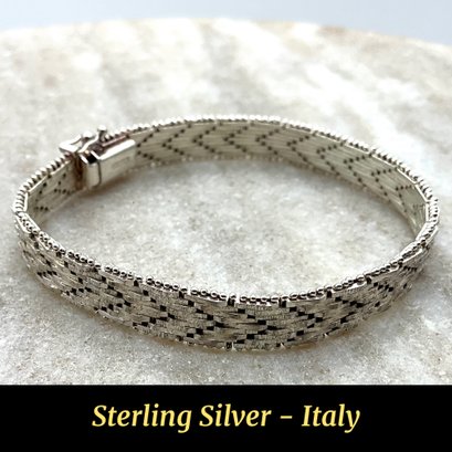 Lot 467- Sterling Silver Italy Bracelet