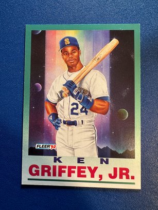 Lot 438 - KEN GRIFFEY Fleer MLB - Seattle Mariners 1992 Baseball Card