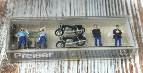 Lot 322- Preiser French Constabulary Police Motorcycle Minis For Model Builders