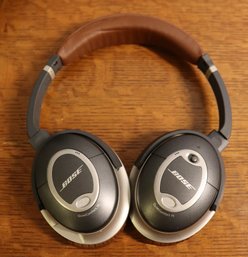 Lot 294-  Bose Quiet Comfort 15 Headphones With  Case & Cord