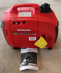 Lot 266- Honda EU1000i Generator / Inverter -1000 Surge Watts - Excellent!