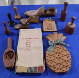 Lot 251- Primitive Rustic Country Lot 0f 12 - Shoe Maker Mold - Decorative Linen - Cookie Mold - Pineapple