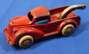 Lot 137 - Rare 1930 Cast Iron Arcade Red Tow Truck Wrecker - Rubber Tires - 5 Inches