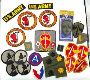 Lot 381SUN-  Vintage US Military Lot Of Patches Army Insignia - Vietnam 39th Signal Battalion Patch