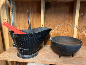 Lot 386SHED - Footed Cast Iron No 9 Pot And Fireplace Ash Bucket - Inc Red Plastic Scoop