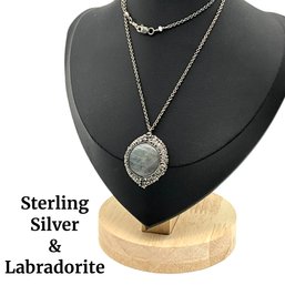 Lot 71- Sterling Silver With Labradorite Necklace And Pendant - 18 Inches