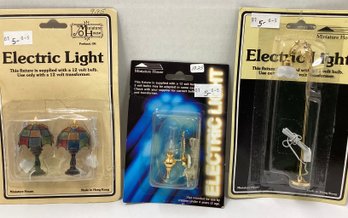 Lot 43RR - NEW Vintage 1970s Electric Light Miniature House Two Tiffany Lamps - Pole Lamp - Wall Sconce