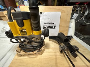 Lot 15: DeWalt 2 HP Portable Router - DW621 Plunge Router