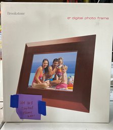 Lot 168 - NEW: Brookstone 8' Digital Frame 64 Mb Memory - NIB