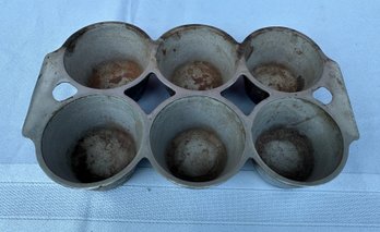 Lot 301 - Griswold No. 18 Cast Iron Muffin 6 Cup Cupcake Popover Pan - Erie PA - Made In USA - 6141