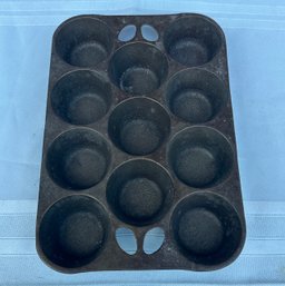 Lot 303 - Wagnor Ware Cast Iron Muffin 11 Cup Cupcake Popover Pan - Antique Primitive Bakeware - USA Made