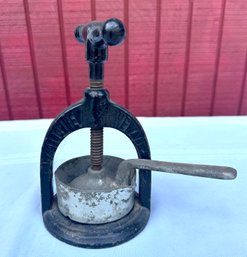 Lot 306 - 1800s Osborne Meat Juice Press Cast Iron - Newark NJ - Antique Primitive Bakeware