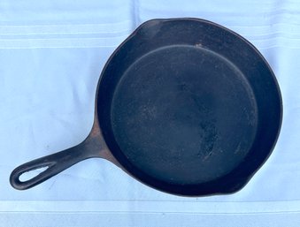 Lot 307 - Oneta No. 8 Cast Iron Fry Pan - 9 1/2 Inch Skillet - Antique Primitive Cookware