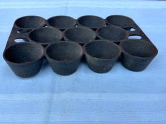 Lot 320A - 1890s - 1900s Griswold Erie PA - 948F Cast Iron Muffin Popover Pan - Primitive Farmhouse Decor