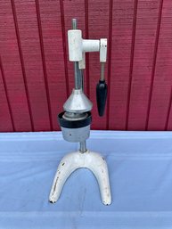 Lot 324 - Mid Century 1940-40s White Enamel Citrus Juicer - Orange Grapefruit Manual Juice Machine