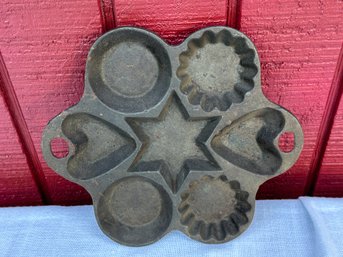 Lot 340 - Antique Cast Iron Baking Pan - 9 Inch - Cookie Molds - Star Hearts - Primitive Kitchen Decor