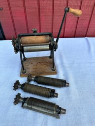 Lot 359 - Cast Iron Pasta Hand Crank Machine - 3 Extra Rollers -spaghetti Fettuccini - Antique Farmhouse Decor