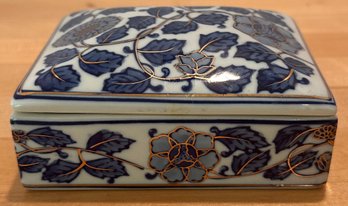 Lot 201 - Blue & White Ceramic Little Trinket Jewelry Box