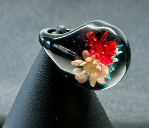 Lot 335- Very Cool! Mid Century Lucite Bubble Domed Ring With Straw Flowers Size 7