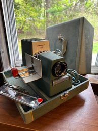 Lot 194 - Vintage Mid Century Argus 300 Automatic Slide Projector With Case