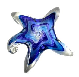 Lot 356 - Stunning Starfish Signed Paperweight - Art Glass In Clear, Blues And Purples